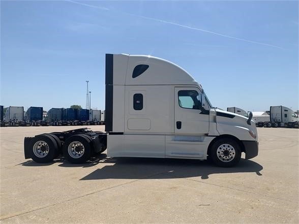 2022 FREIGHTLINER CASCADIA 126 8044760747 2022 FREIGHTLINER CASCADIA 126 8044760747