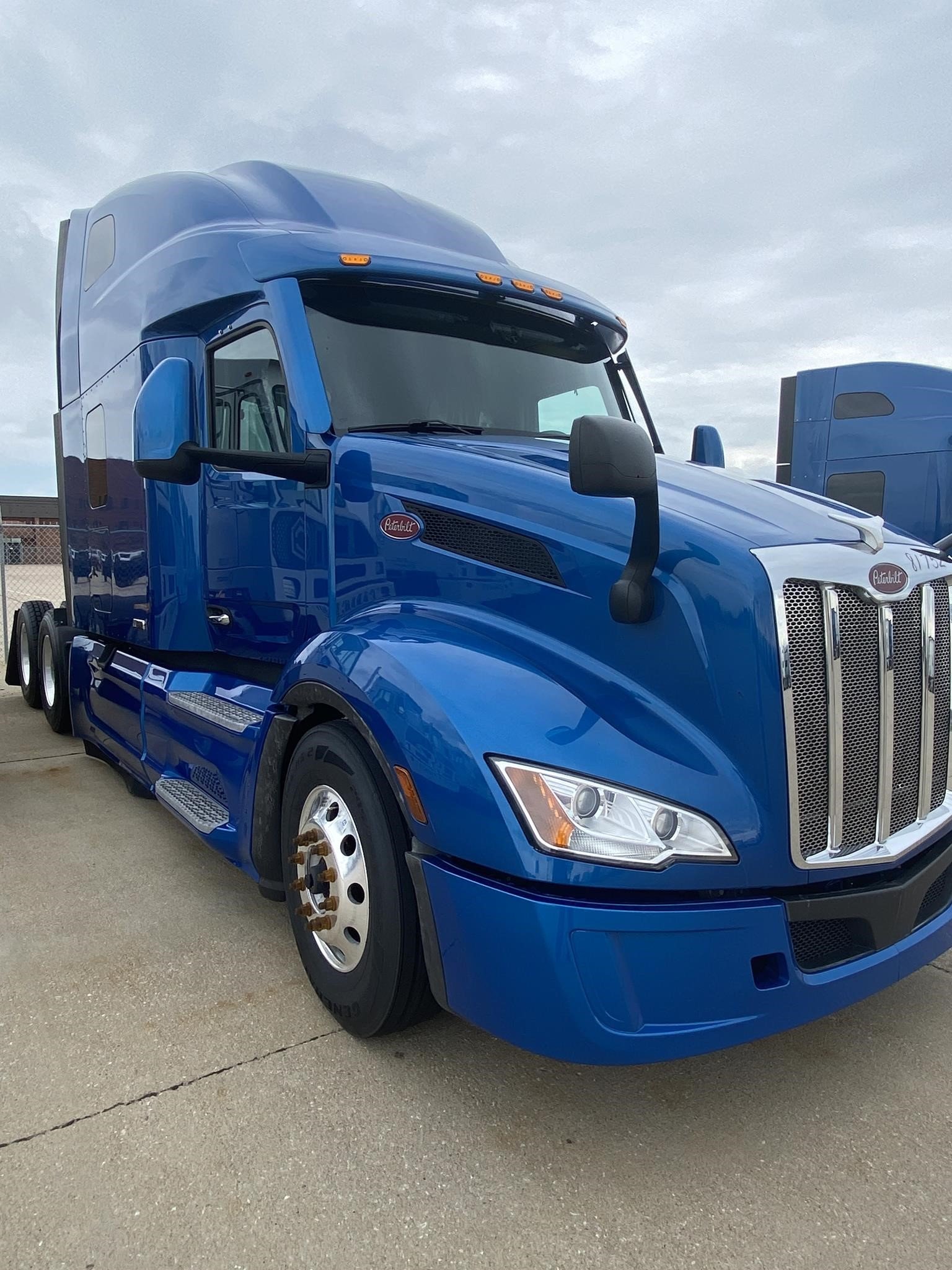 2022 PETERBILT 579 10005221483 2022 PETERBILT 579 10005221483