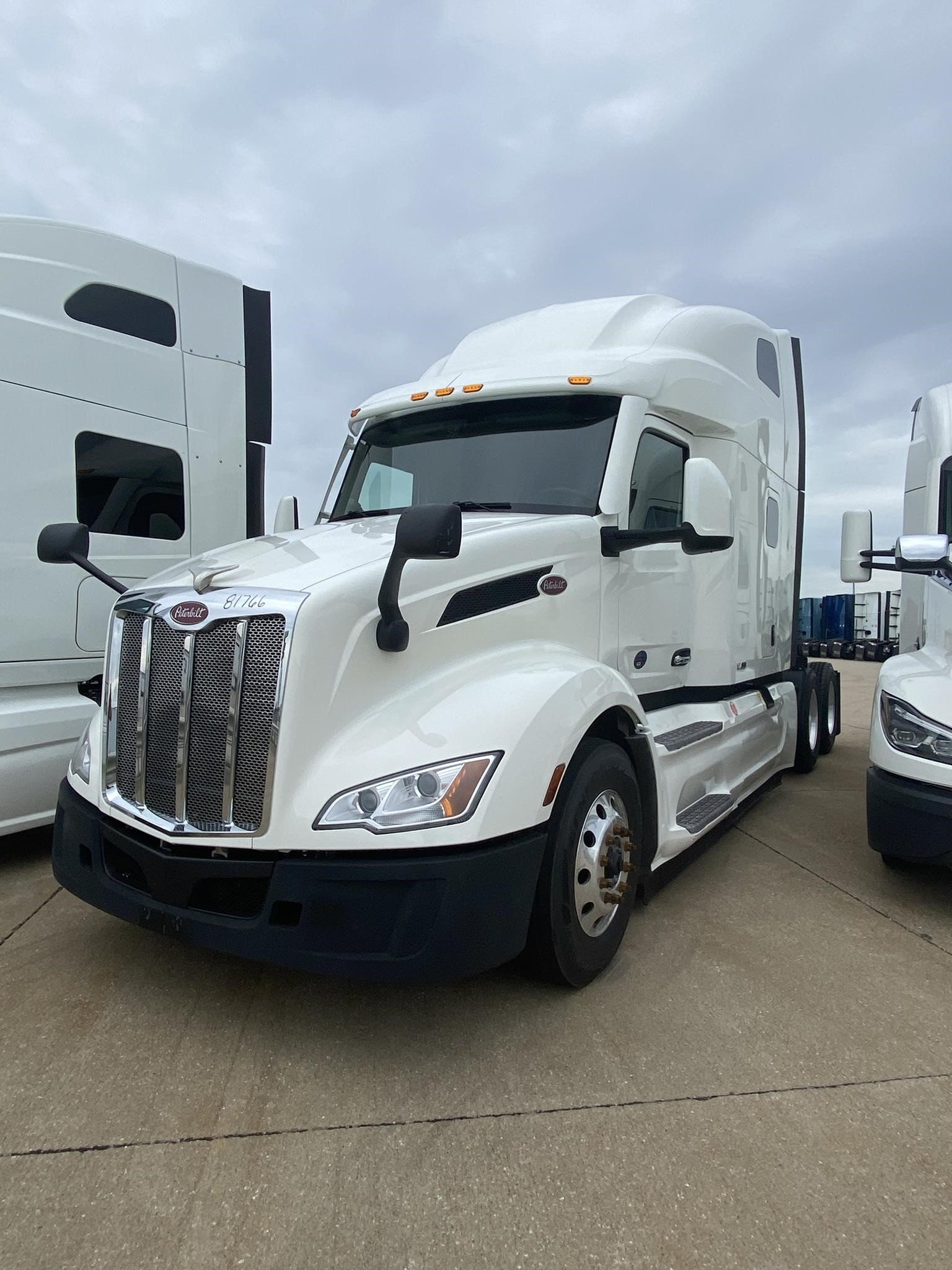 2021 PETERBILT 579 - image 4 of 6