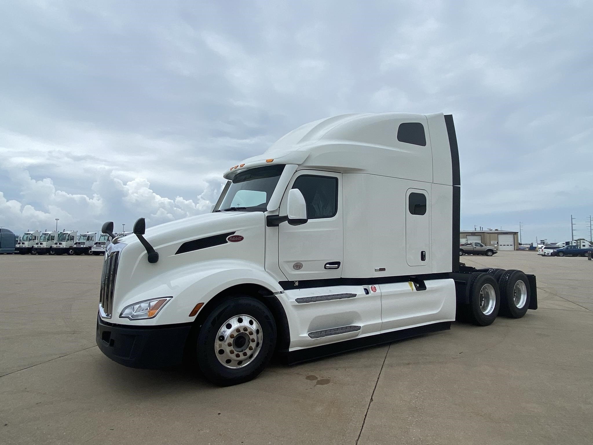 2021 PETERBILT 579 - image 1 of 6