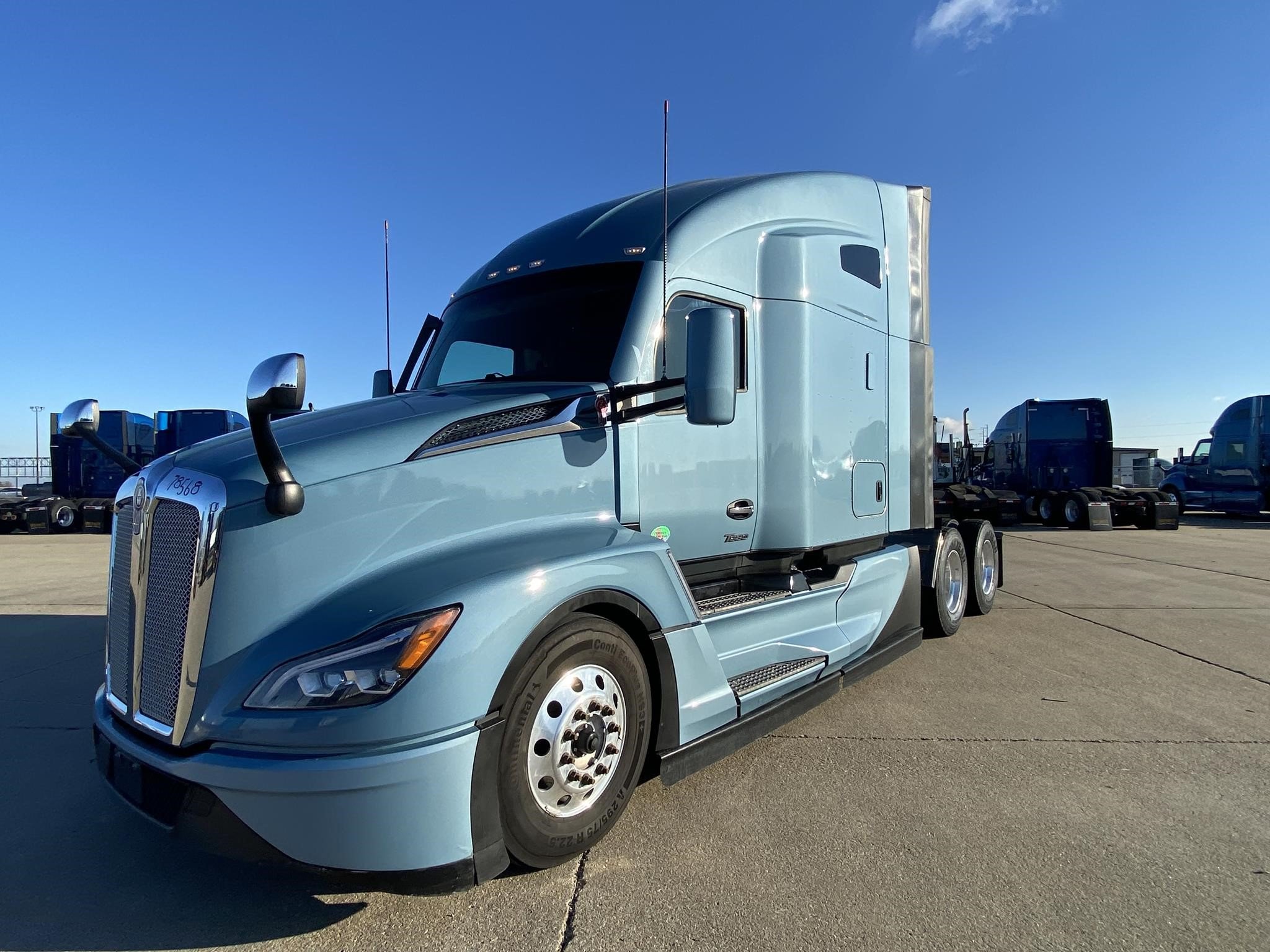 2023 KENWORTH T680 - image 1 of 6