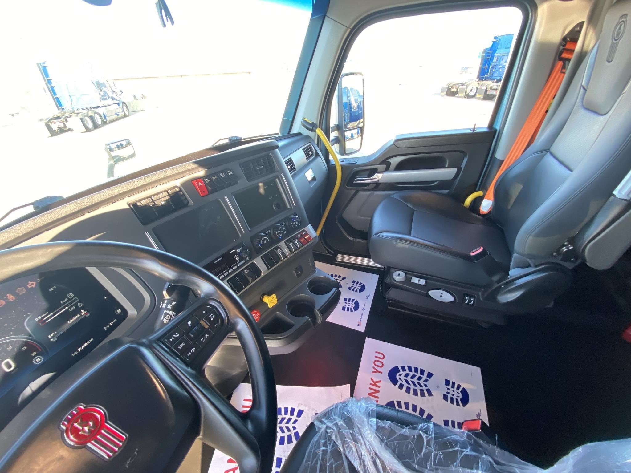 2022 KENWORTH T680 - image 5 of 6