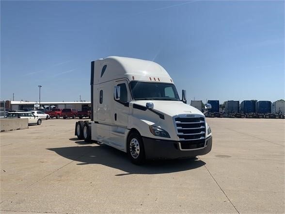 2023 FREIGHTLINER CASCADIA 126 2023 FREIGHTLINER CASCADIA 126 - image 1 of 6
