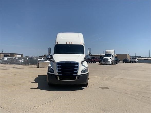 2023 FREIGHTLINER CASCADIA 126 - image 5 of 6