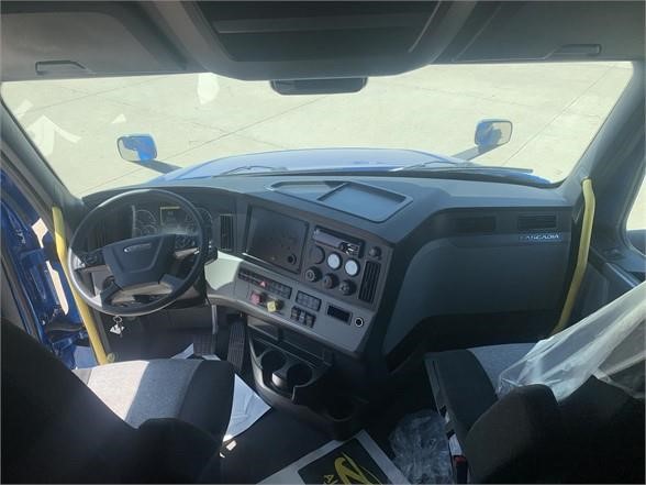 2022 FREIGHTLINER CASCADIA 126 8044761085 2022 FREIGHTLINER CASCADIA 126 8044761085