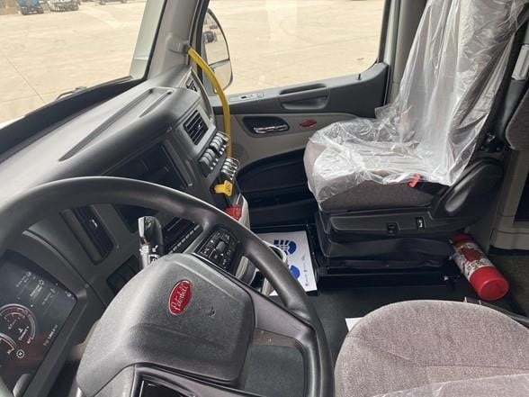 2022 PETERBILT 579 - image 4 of 6