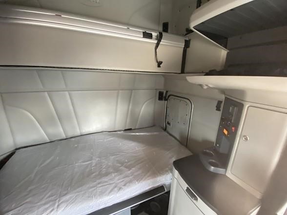 2022 PETERBILT 579 10024634719 2022 PETERBILT 579 10024634719