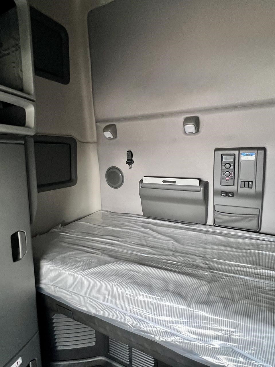 2022 VOLVO VNL64T760 10025324867 2022 VOLVO VNL64T760 10025324867