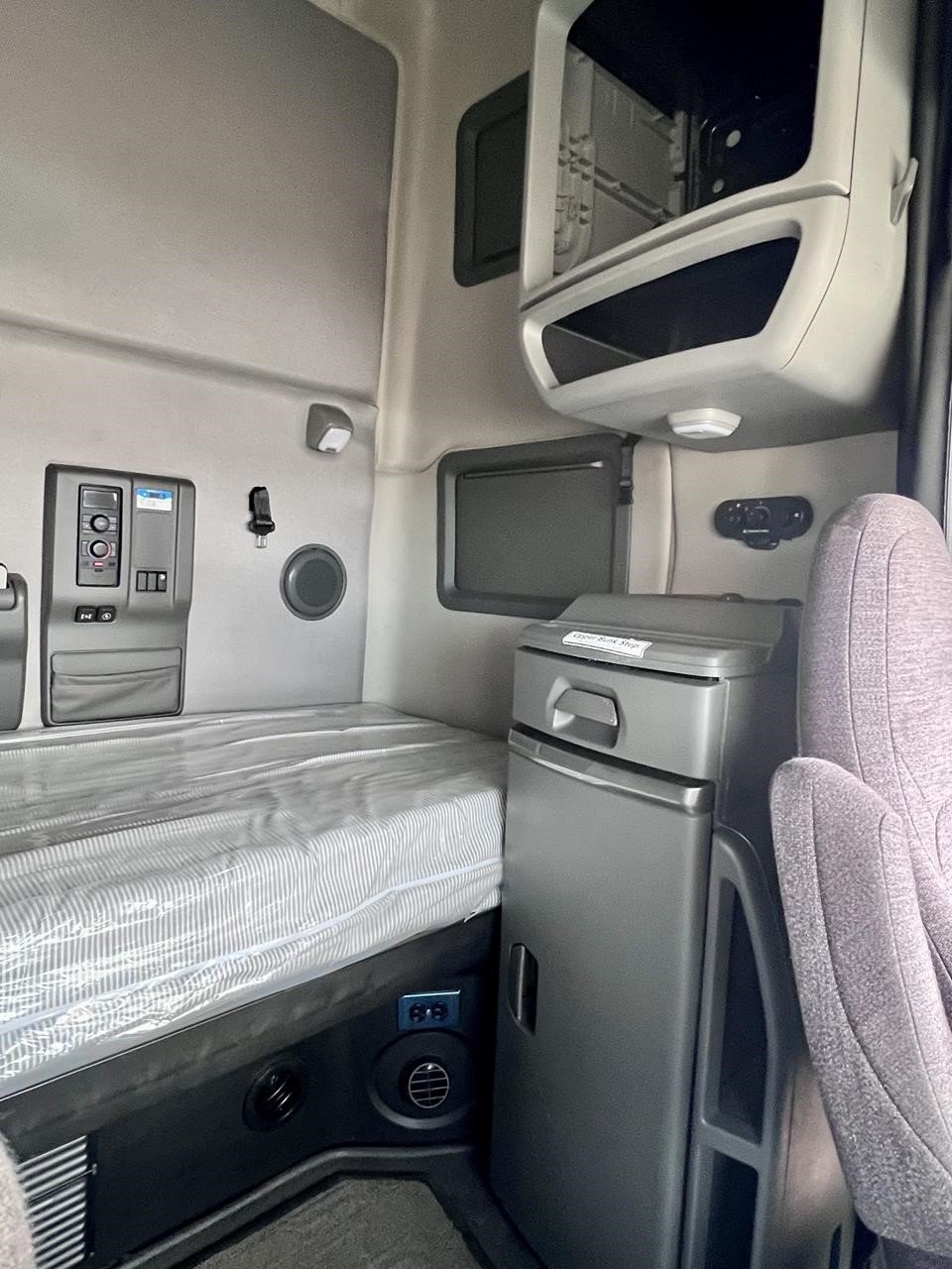 2022 VOLVO VNL64T760 10025324873 2022 VOLVO VNL64T760 10025324873