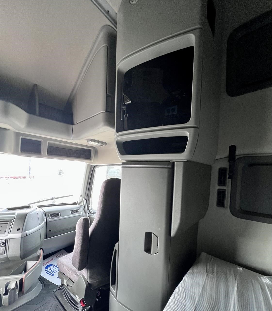 2022 VOLVO VNL64T760 10025324921 2022 VOLVO VNL64T760 10025324921