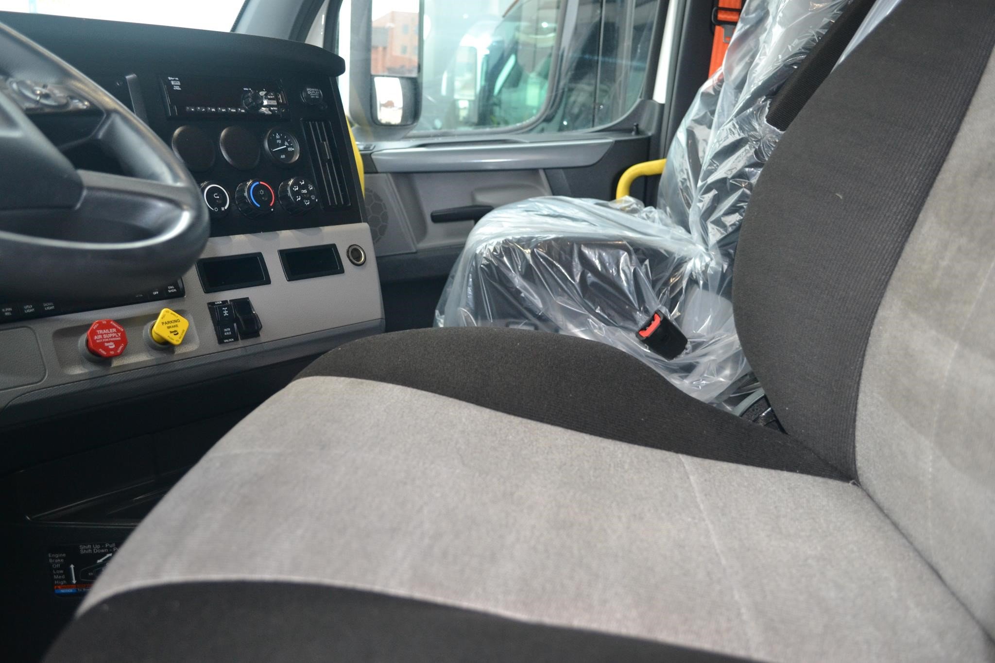 2022 FREIGHTLINER CASCADIA 116 - image 5 of 6