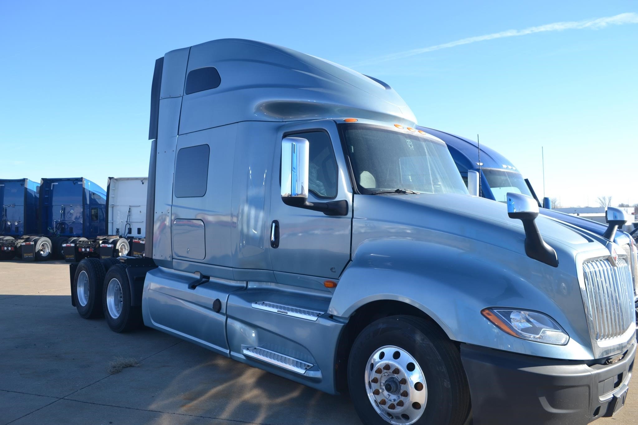 2022 INTERNATIONAL LT 2022 INTERNATIONAL LT - image 2 of 6