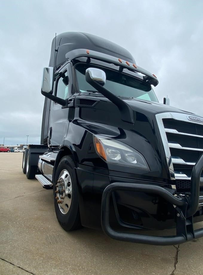 2022 FREIGHTLINER CASCADIA 116 - image 3 of 6
