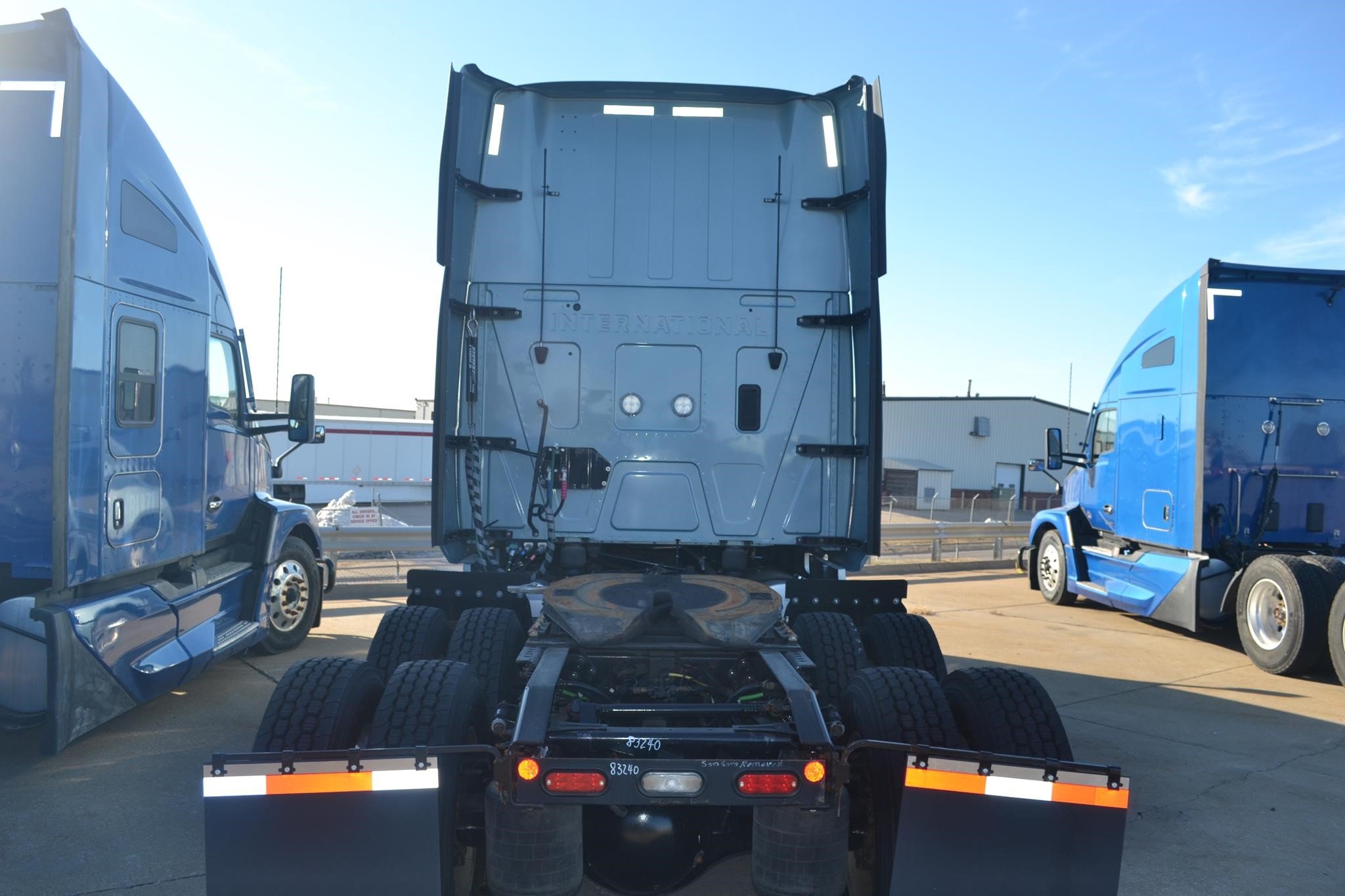 2023 INTERNATIONAL LT - image 4 of 6