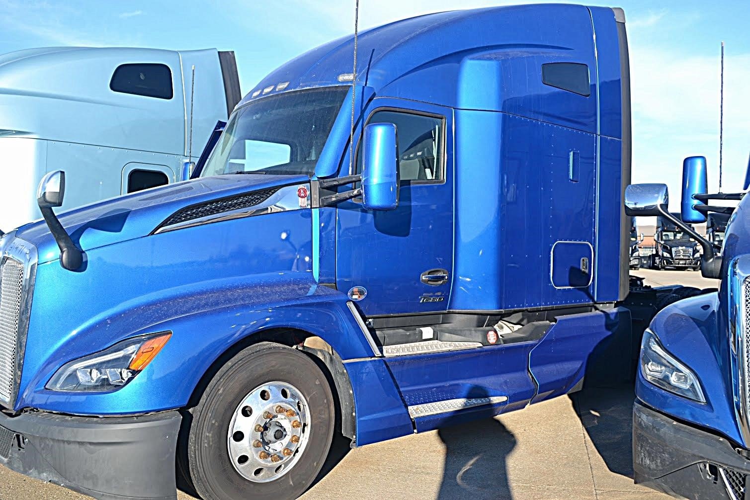 2023 KENWORTH T680 - image 1 of 6