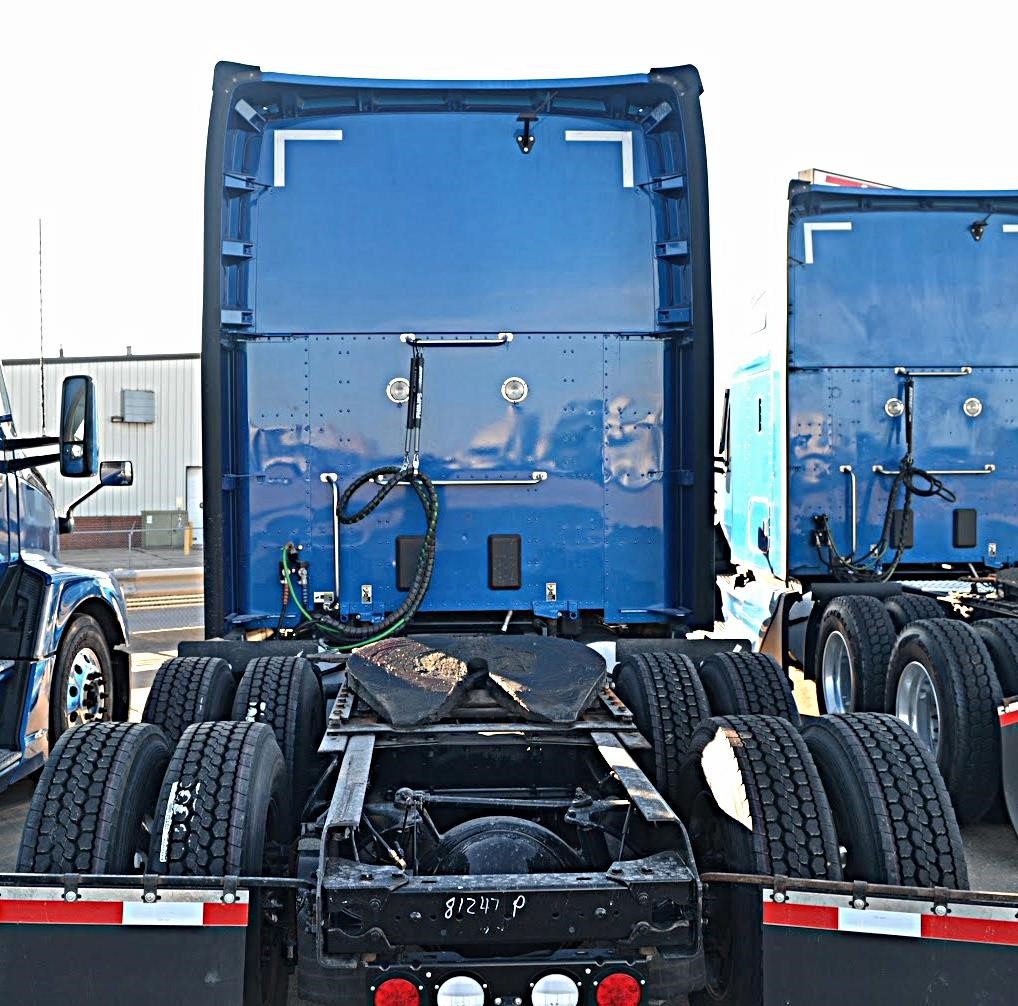 2023 KENWORTH T680 - image 4 of 6