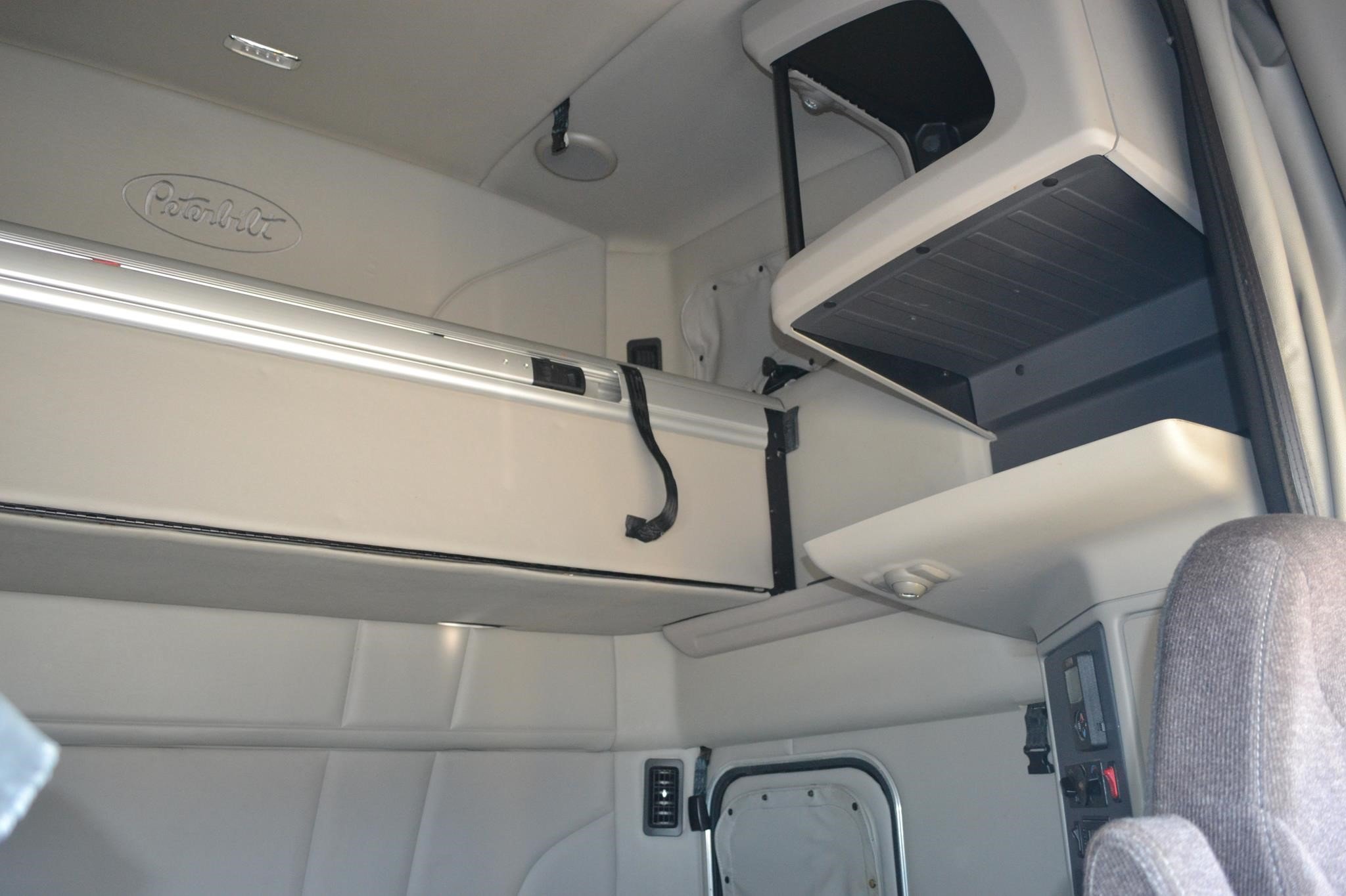 2022 PETERBILT 579 10026043611 2022 PETERBILT 579 10026043611