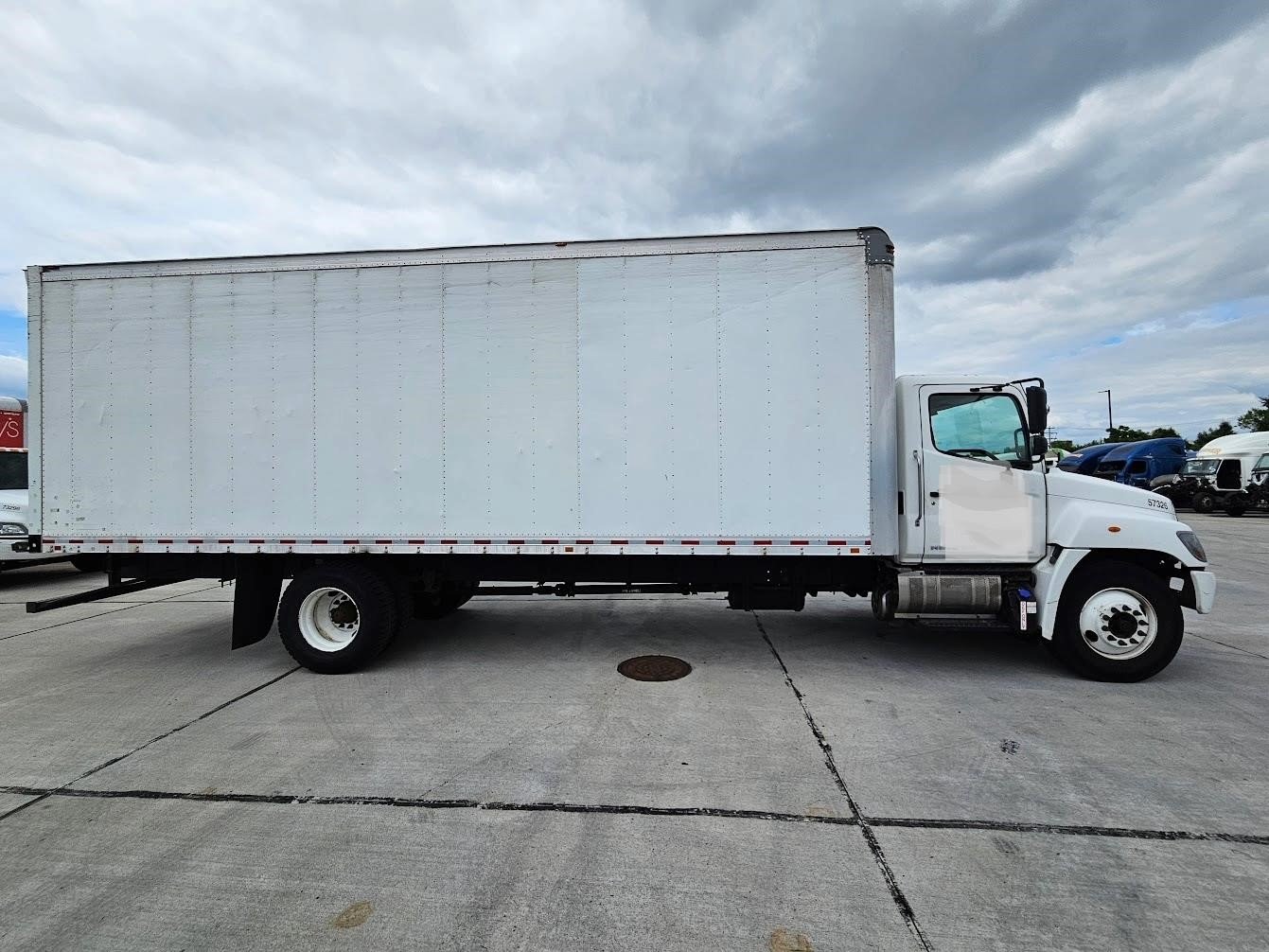 2020 HINO 268A 2020 HINO 268A - image 3 of 6