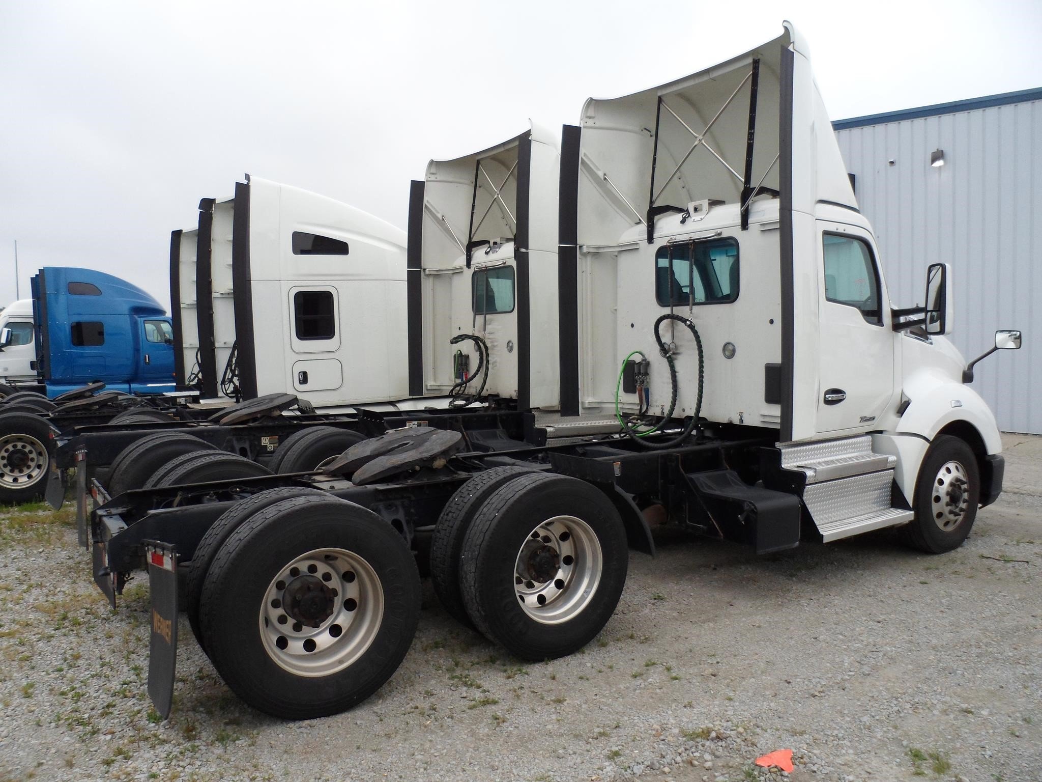 2023 FREIGHTLINER CASCADIA 116 2023 FREIGHTLINER CASCADIA 116 - image 2 of 3