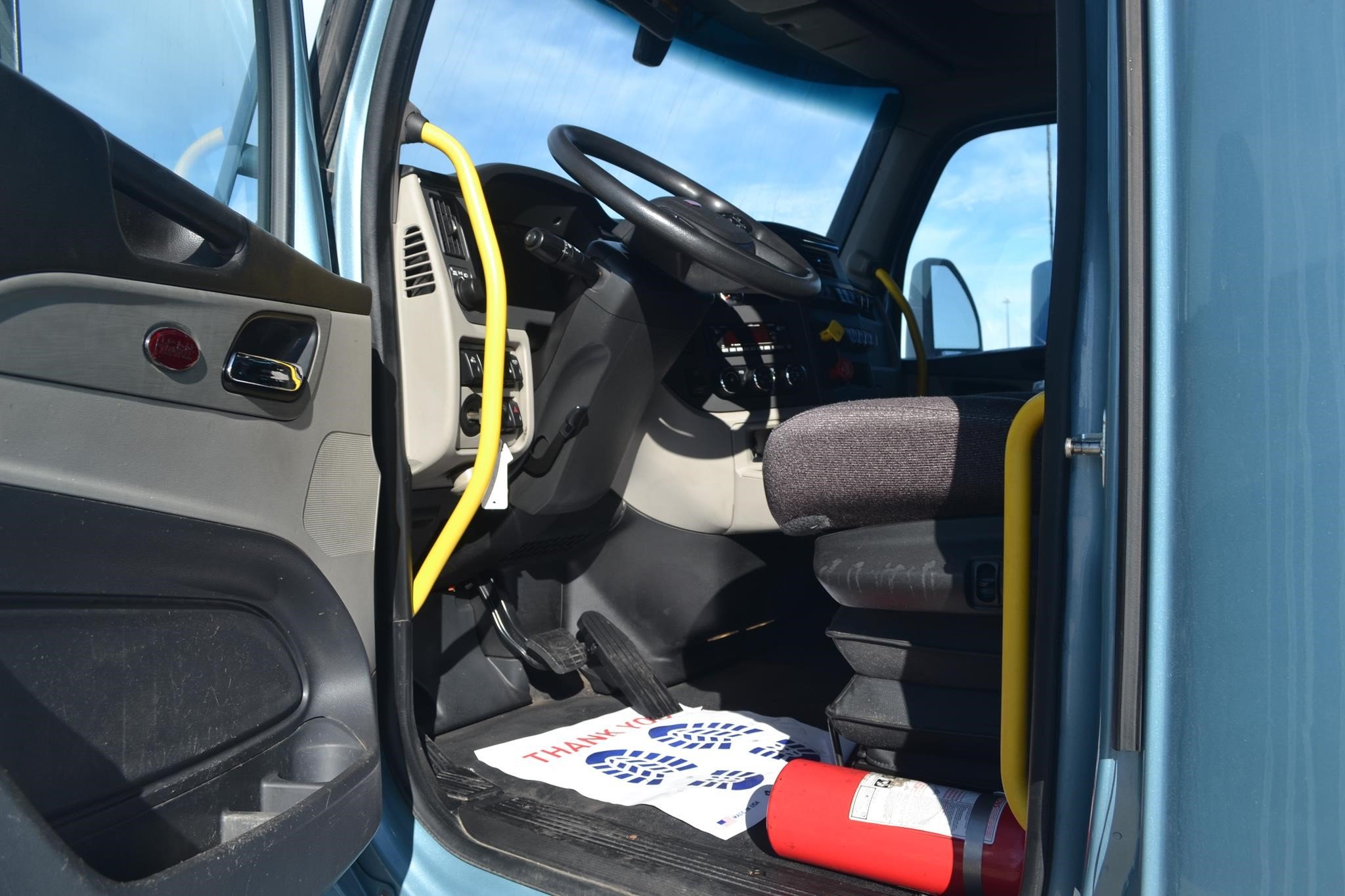 2022 PETERBILT 579 - image 5 of 6