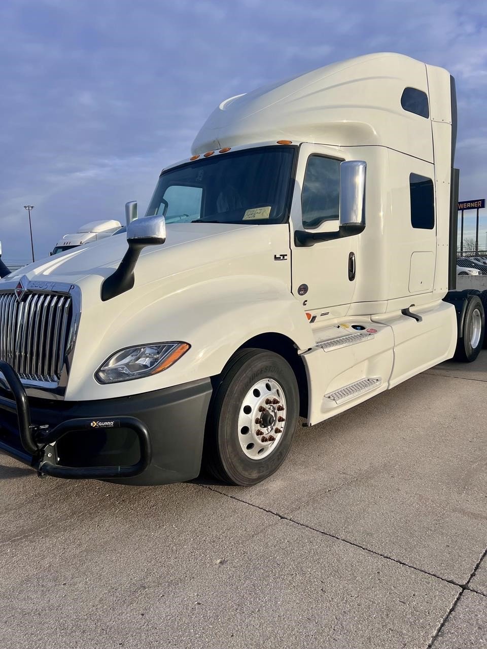 2022 INTERNATIONAL LT 11000400402 2022 INTERNATIONAL LT 11000400402