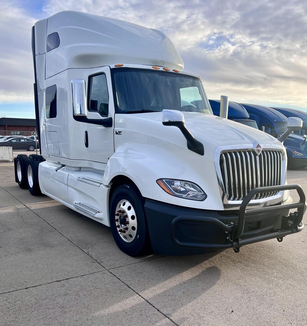 2022 INTERNATIONAL LT 11000400445 2022 INTERNATIONAL LT 11000400445