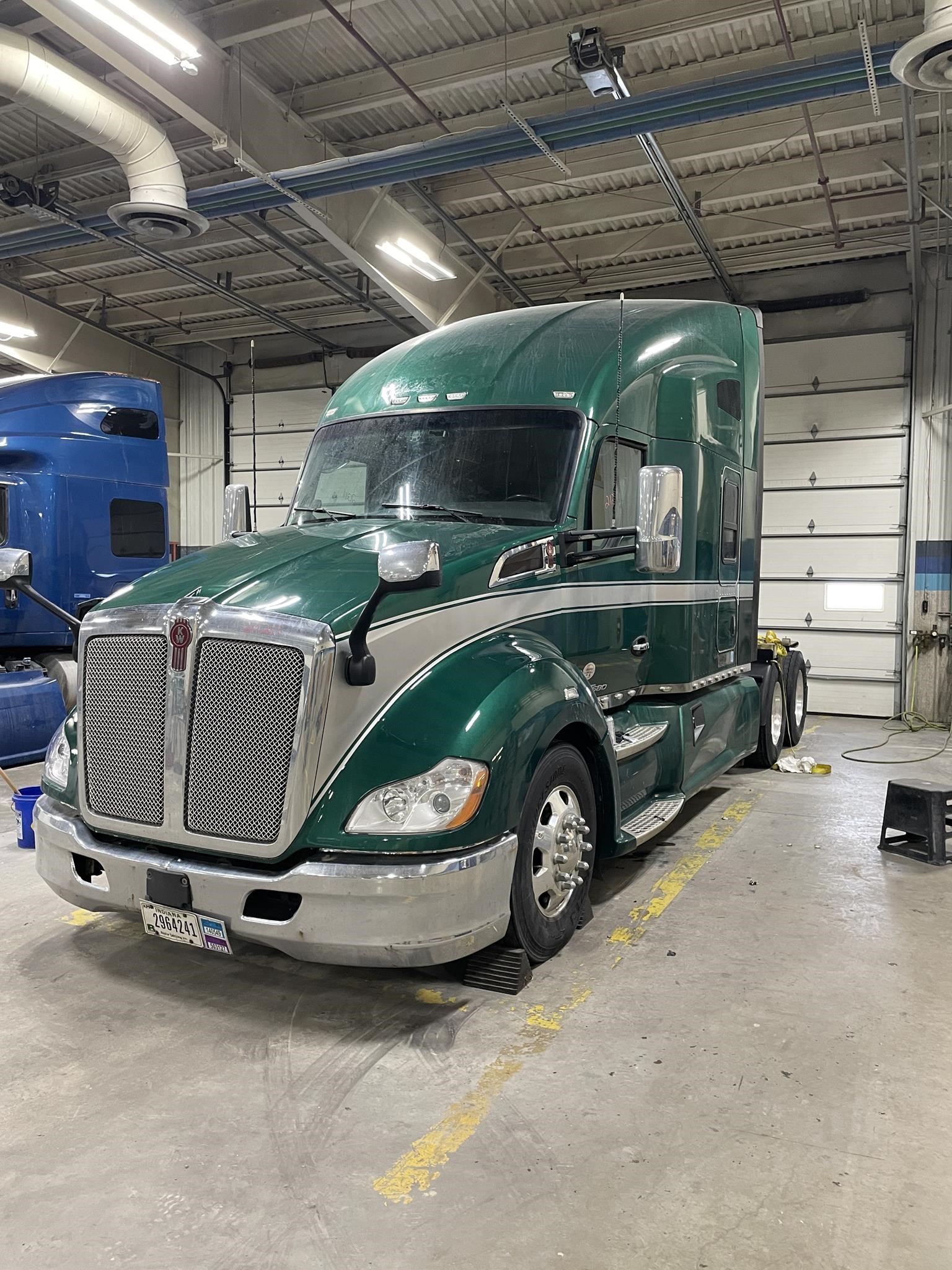 2021 KENWORTH T680 2021 KENWORTH T680 - image 1 of 3